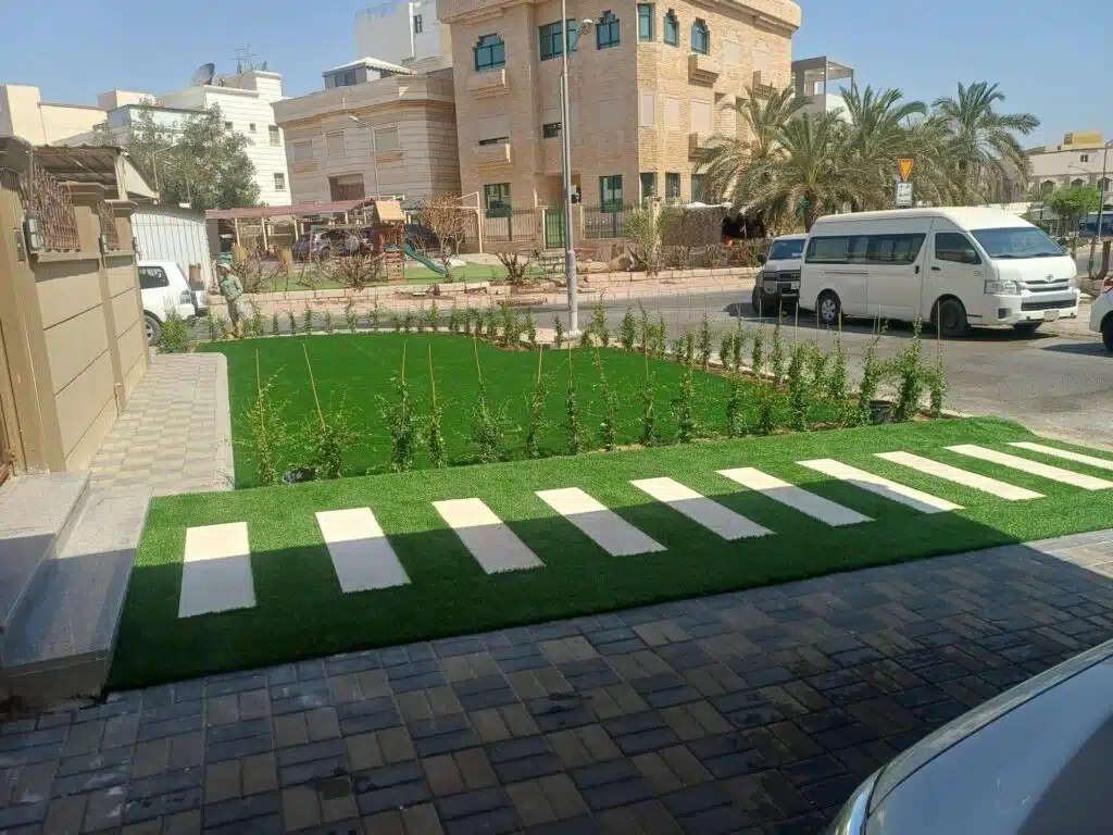 إضاءة خارجية لحديقة في جدة توضح توزيع النقاط الضوئية
